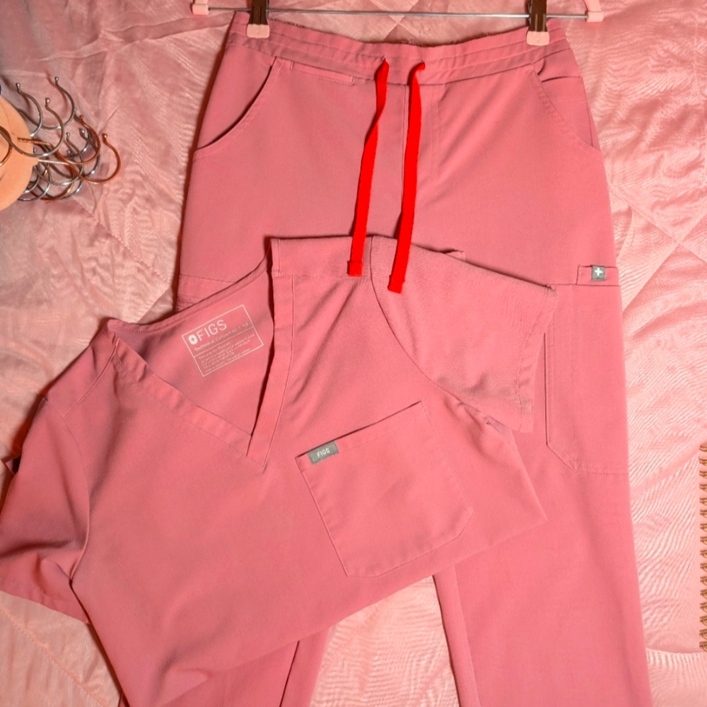FIGS Chalk Pink Scrub Set - XS/XSP